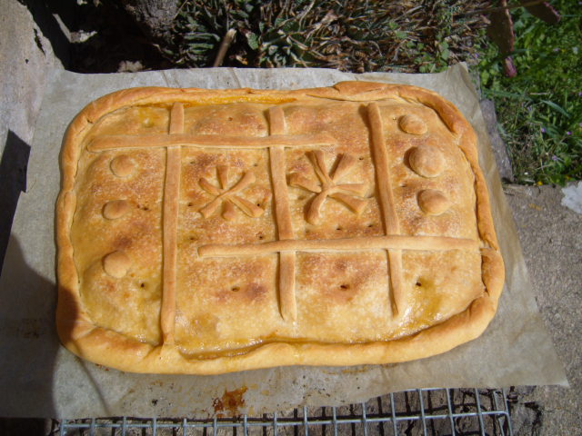 410 empanada de verdures i tonyina.JPG