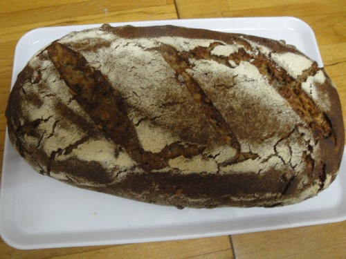 Pan de centeno con queso azul y nueces.JPG