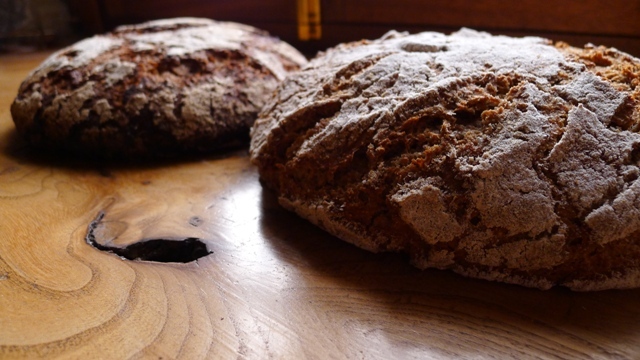 Holzofenbrot 2.jpg