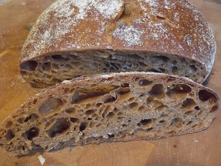 no-knead MM y bebida de malta_ miga.jpg