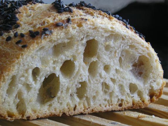 Miga del pan con sesamo negro.JPG