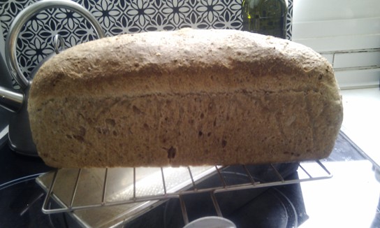 Pan de molde recien sacado del horno