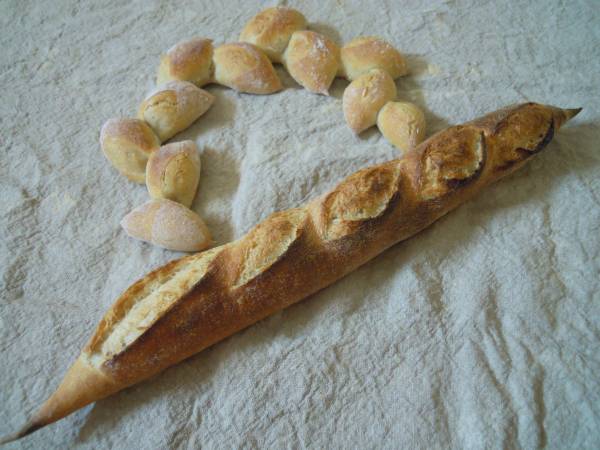 La baguette un poco tostadita, pero rica.